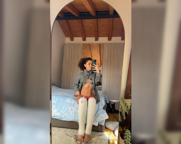 Beatrice Segreti aka beasecrets - 03-15-2024 OnlyFans Video - Hai voglia di sfilarmi questi stivali