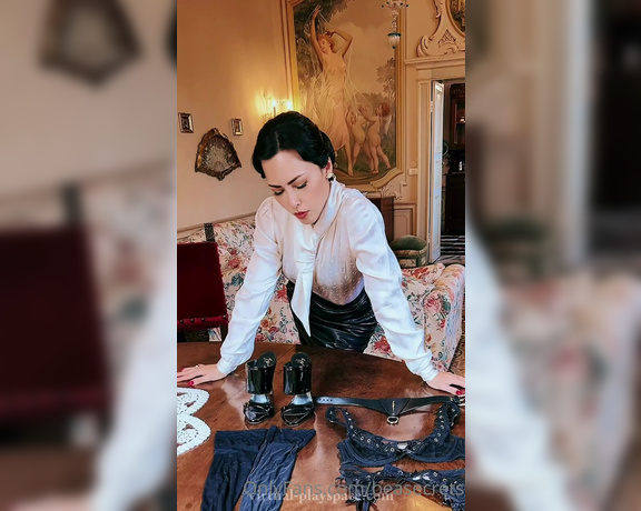 Beatrice Segreti aka beasecrets - 07-24-2023 OnlyFans Video - È bastato uno sguardo di Mistress Iris per capire che avrei fatto tutto quello che lei