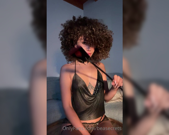 Beatrice Segreti aka beasecrets - 08-20-2023 OnlyFans Video - Chi sa cosa sono questi gioiellini che tengo in mano Rispondete nei commenti What are these