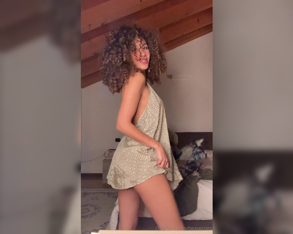 Beatrice Segreti aka beasecrets - 06-08-2024 OnlyFans Video - Secondo voi sono uscita con o senza le mutandine Did I went out with or without