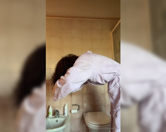 Beatrice Segreti aka beasecrets - 01-17-2024 OnlyFans Video - Ti porto un po con me in bagno  Cosa vorresti essere di più il mio