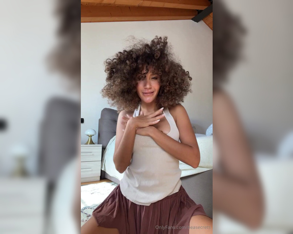 Beatrice Segreti aka beasecrets - 10-12-2023 OnlyFans Video - cozy girl