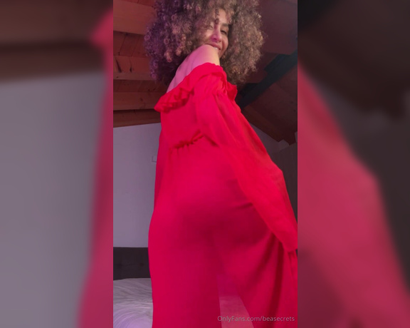 Beatrice Segreti aka beasecrets - 12-28-2023 OnlyFans Video - Non staccare lo sguardo da questo twerking avrai materializzati istantaneamente due buoni propositi per lanno nuovo