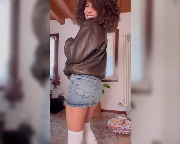 Beatrice Segreti aka beasecrets - 02-01-2024 OnlyFans Video - Ho fatto shopping  a un negozio vintage  Cosa ti piace di più