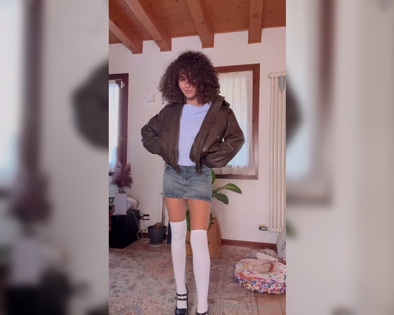 Beatrice Segreti aka beasecrets - 02-01-2024 OnlyFans Video - Ho fatto shopping  a un negozio vintage  Cosa ti piace di più