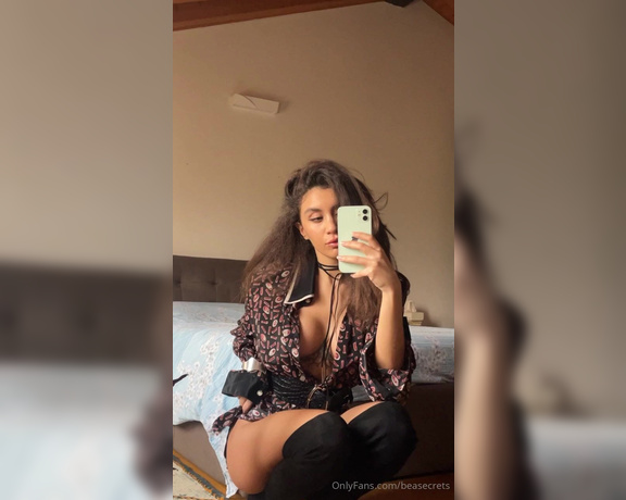 Beatrice Segreti aka beasecrets - 02-02-2024 OnlyFans Video - Adesso smettila di scrollare il Feed, scrivimi in chat e segati con me