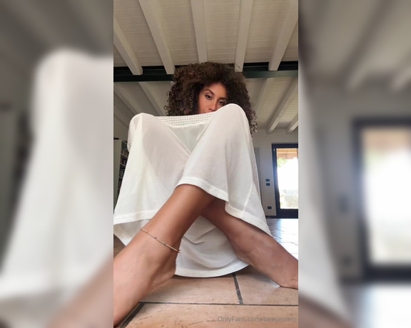 Beatrice Segreti aka beasecrets - 09-02-2024 OnlyFans Video - indovina cosa ho voglia di fare