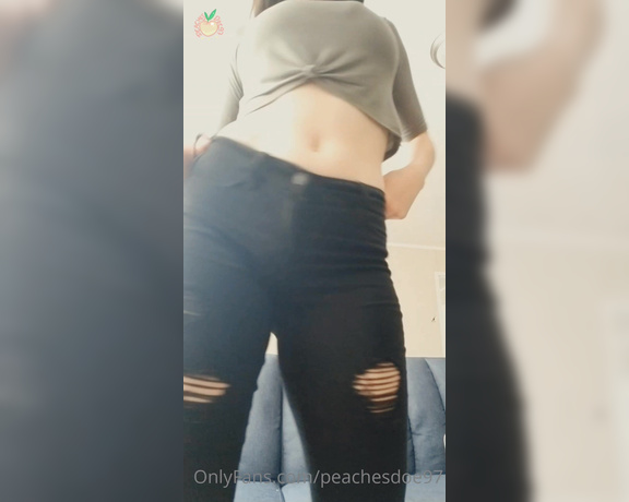 Nikki Marie aka peachesdoe97 - 08-24-2023 OnlyFans Video - Toes amp Tight pants