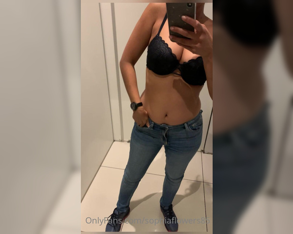 Sophia Abdalla aka sophiatheminx - 01-12-2021 OnlyFans Video - Which bra Or maybe should just be braless