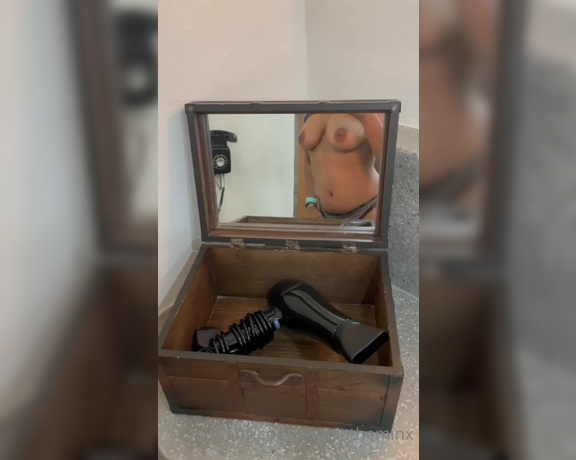 Sophia Abdalla aka sophiatheminx - 05-13-2023 OnlyFans Video - Mirror mirror in the box Who can spot the horny fox