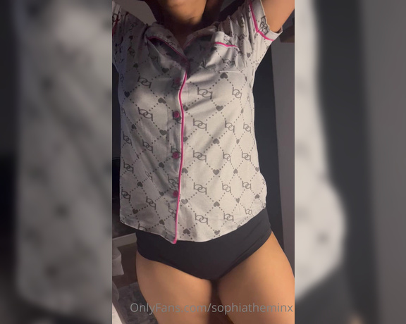 Sophia Abdalla aka sophiatheminx - 05-20-2023 OnlyFans Video - Do you like my pjz  And yes they will come off before I get into