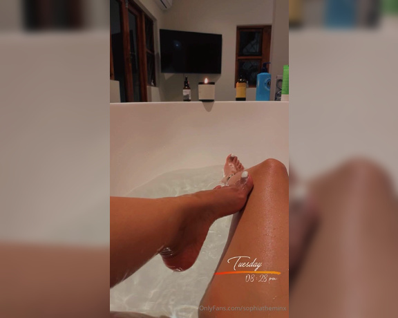 Sophia Abdalla aka sophiatheminx - 12-24-2024 OnlyFans Video - Coming over A Xmas eve bath