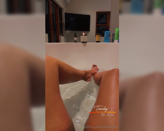 Sophia Abdalla aka sophiatheminx - 12-24-2024 OnlyFans Video - Coming over A Xmas eve bath