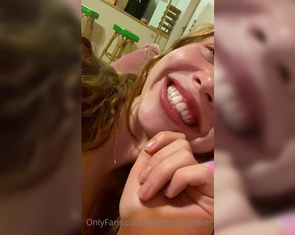 Amber aka basicdaysforever - 08-08-2020 OnlyFans Video - Im so wet_m5z3