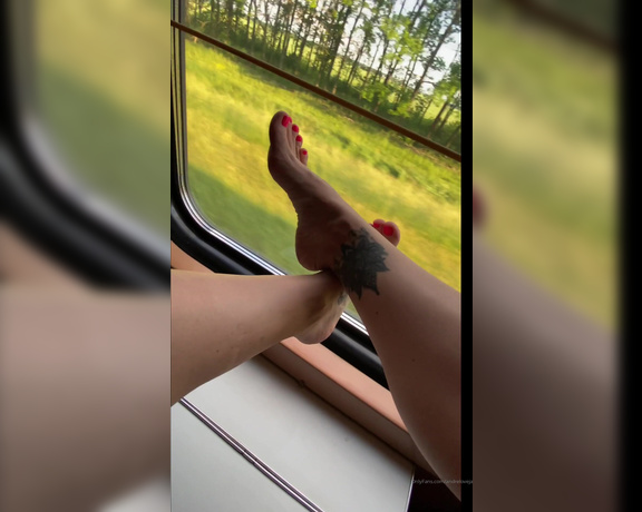 Andre Love aka andreloveph - 06-29-2021 OnlyFans Video - Feet in train