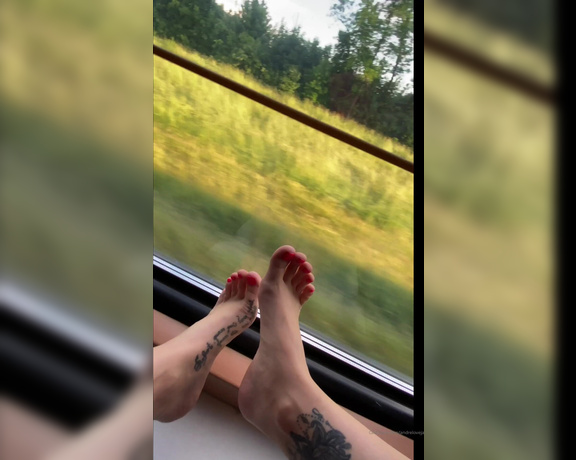 Andre Love aka andreloveph - 06-29-2021 OnlyFans Video - Feet in train