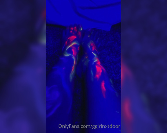 Ggirlnxtdoor aka ggirlnxtdoor - 07-09-2021 OnlyFans Video - Throw back Thursday The time I played with neon paint last winter