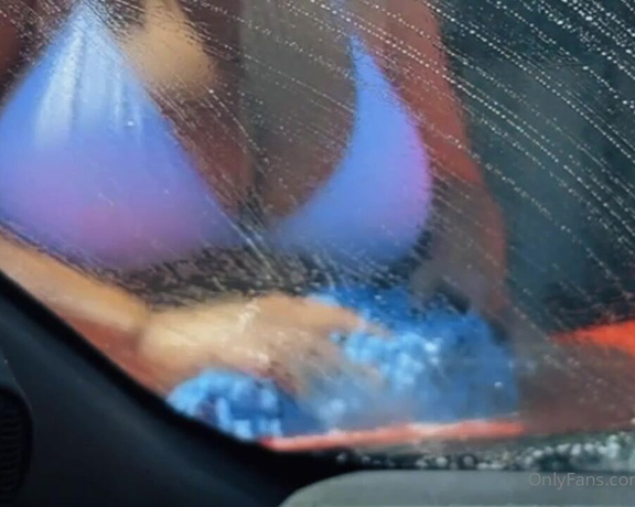 Ggirlnxtdoor aka ggirlnxtdoor - 07-27-2022 OnlyFans Video - Decided to do a little car wash photo shoot