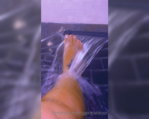 Ggirlnxtdoor aka ggirlnxtdoor - 10-17-2022 OnlyFans Video - The foot massage in this jacuzzi was amazing