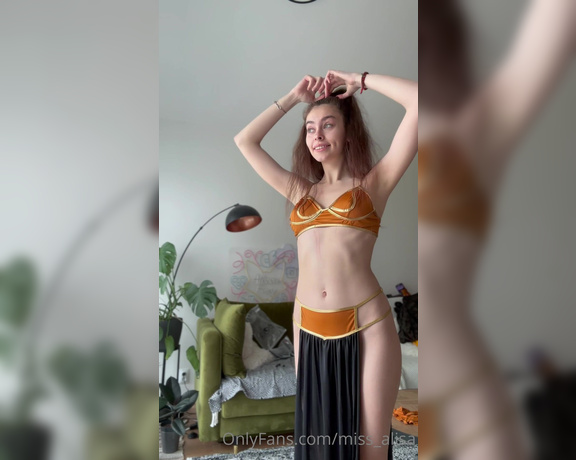 Alissa Foxy aka miss_alisa - 05-11-2023 OnlyFans Video - I decided to share with you my usual morning routine Today I was getting ready before