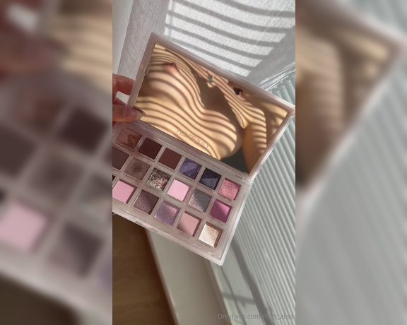 Alissa Foxy aka miss_alisa - 09-06-2023 OnlyFans Video - Hey hey dears How do you like one of my palette Colors are mesmerizing Getting ready