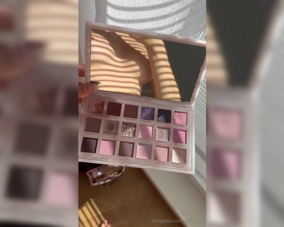 Alissa Foxy aka miss_alisa - 09-06-2023 OnlyFans Video - Hey hey dears How do you like one of my palette Colors are mesmerizing Getting ready