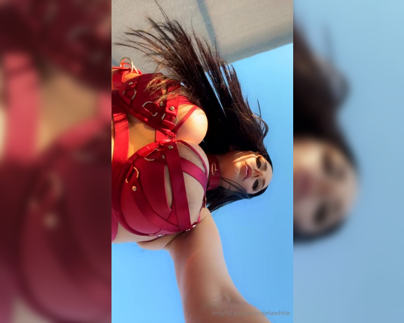 Angela White aka angelawhite - 09-03-2024 OnlyFans Video - Sunkissed and ready to be served