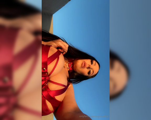 Angela White aka angelawhite - 09-03-2024 OnlyFans Video - Sunkissed and ready to be served