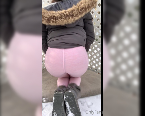 JustViolet aka justviolet - 01-10-2022 OnlyFans Video - Icicle dildo fucking outside in the snow