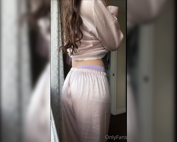 JustViolet aka justviolet - 04-08-2022 OnlyFans Video - A little morning strip from my pjs