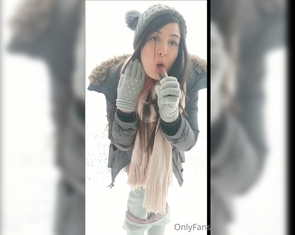 JustViolet aka justviolet - 04-19-2022 OnlyFans Video - Outdoor snowy bunny with plug and glass carrot dildo