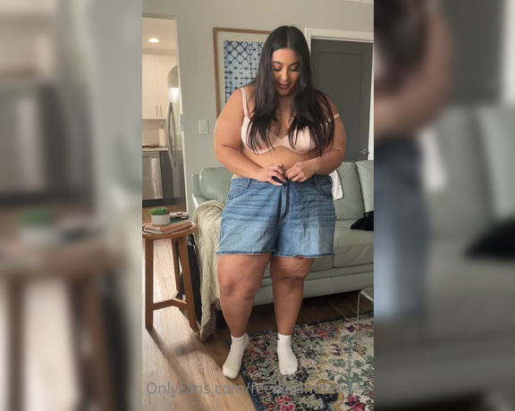 Big Belly Wilson aka feederandfeedee - 05-01-2023 OnlyFans Video - Squeezing myself into Emmas shorts