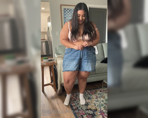 Big Belly Wilson aka feederandfeedee - 05-01-2023 OnlyFans Video - Squeezing myself into Emmas shorts