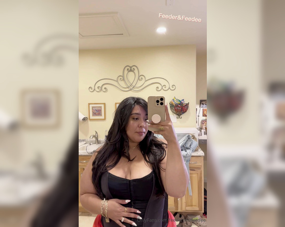 Big Belly Wilson aka feederandfeedee - 01-29-2024 OnlyFans Video - I dont wear corsets to look thinner, I wear them because Im so obese they make