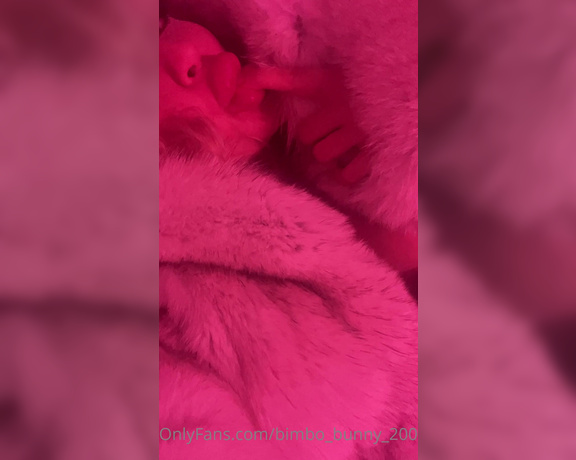 Jessy Bunny aka jessy.bunny.official - 08-10-2021 OnlyFans Video - Playing with my big lips while wearing fur