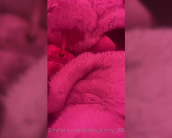 Jessy Bunny aka jessy.bunny.official - 08-10-2021 OnlyFans Video - Playing with my big lips while wearing fur