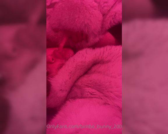 Jessy Bunny aka jessy.bunny.official - 08-10-2021 OnlyFans Video - Playing with my big lips while wearing fur