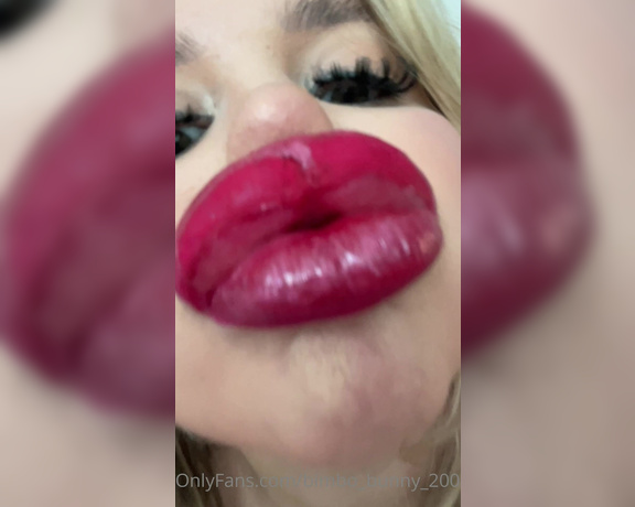 Jessy Bunny aka jessy.bunny.official - 05-28-2022 OnlyFans Video - Where should I kiss you with my big lips