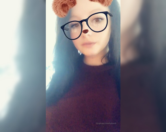 Taliamfc - Having a lazy day today o6 (06.10.2019)