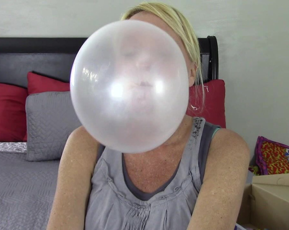 BuddahsPlayground - Babes and Bubbles, Bubble Gum, Blowing Bubbles, Blonde, Redheads, Hair Styles, ManyVids
