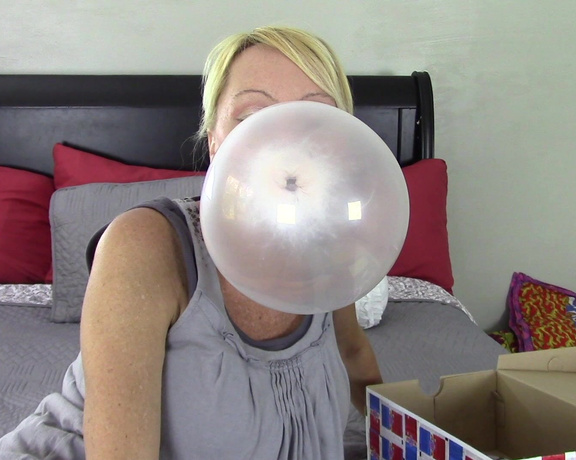 BuddahsPlayground - Bubbles, Bubbles, Bubbles, Bubble Gum, Bubbles, Blowing Bubbles, Blonde, Redhead, ManyVids