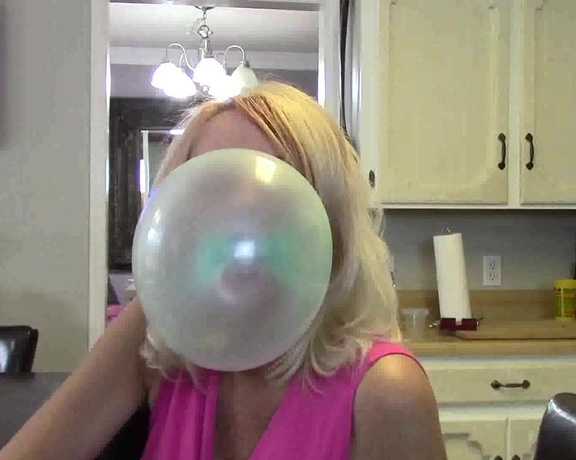 BuddahsPlayground - Old High School Class Mate, Blowing Bubbles, Bubble Gum, Bubbles, Blonde, Housewives, ManyVids