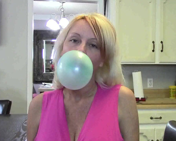 BuddahsPlayground - Old High School Class Mate, Blowing Bubbles, Bubble Gum, Bubbles, Blonde, Housewives, ManyVids