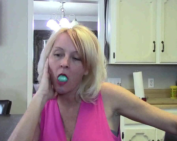 BuddahsPlayground - Old High School Class Mate, Blowing Bubbles, Bubble Gum, Bubbles, Blonde, Housewives, ManyVids