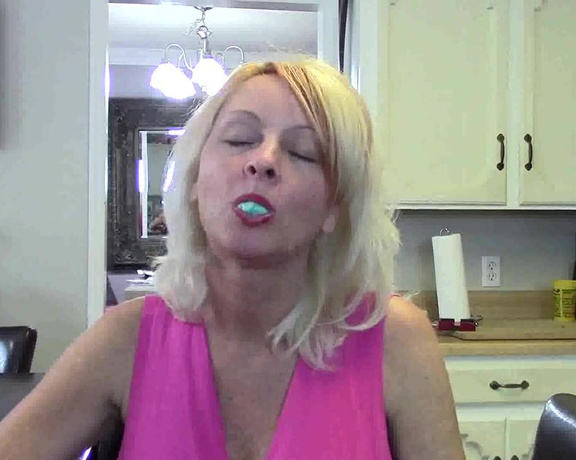 BuddahsPlayground - Old High School Class Mate, Blowing Bubbles, Bubble Gum, Bubbles, Blonde, Housewives, ManyVids