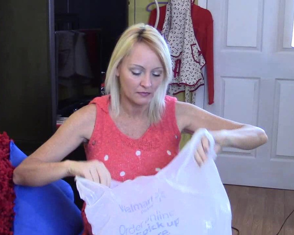 BuddahsPlayground - Wal-Mart Bag Popping, Amateur, Bag Popping, Blouse Fetish, Candid, Housewives, ManyVids