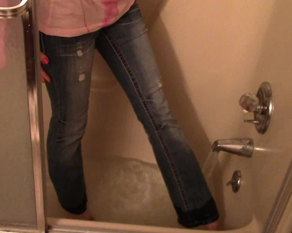 BuddahsPlayground - Wet Jeans and T Shirt in Bathtub, Bathtub Fetish, Wet Look, Wet T-Shirt, Jeans Fetish, Feet, ManyVids