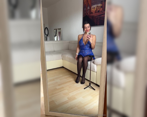 Steffi Haderlein aka estephania.ha - 09-03-2024 OnlyFans Video - Covered in confidence and a smile  How do you like this look Lets chat about_suwo