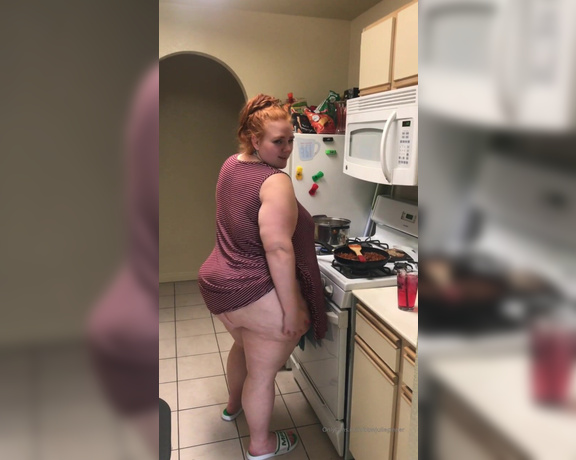 Julie Ginger aka bbwjulieginger1 - 03-22-2020 OnlyFans Video - Enjoyed some cooking last night  Enjoy this fun clip