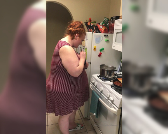 Julie Ginger aka bbwjulieginger1 - 03-22-2020 OnlyFans Video - Enjoyed some cooking last night  Enjoy this fun clip